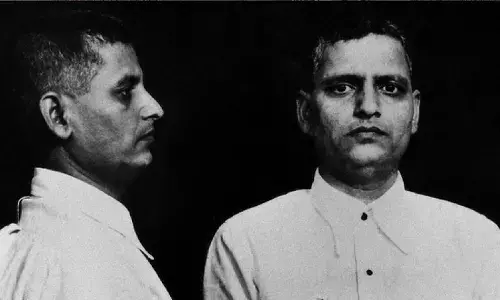 नाथूराम गोडसे आतंकवादी या राष्ट्र के सपूत? गांधी की हत्या के बाद गोडसे का आखिरी बयान सब क्लियर कर देगा