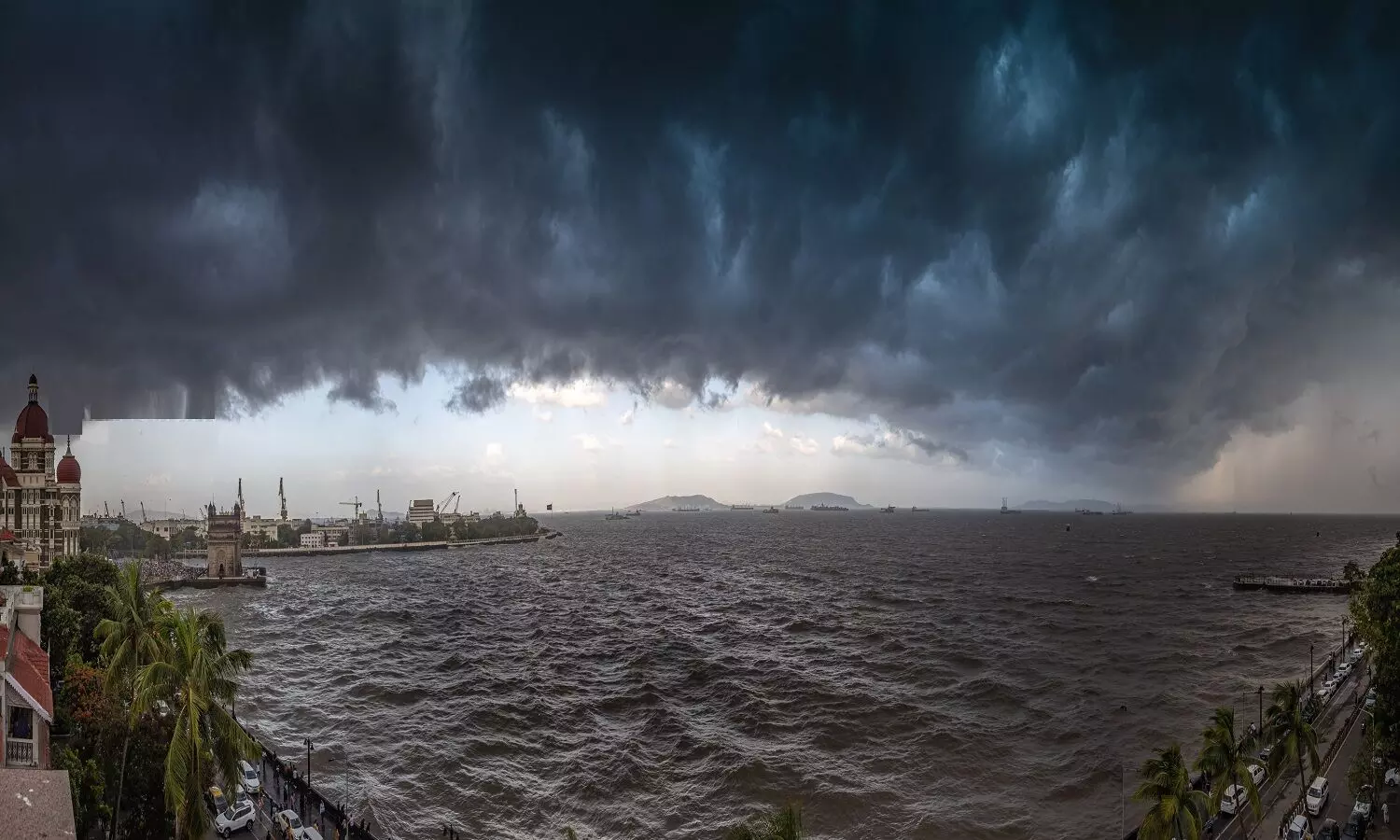 Biparjoy Cyclone का कहर शुरू: मुंबई-राजकोट में 5 लोगों की मौत! बिपोरजॉय तूफान का वीडियो देखें