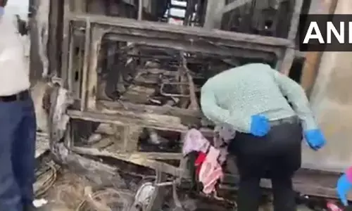 महाराष्ट्र में दर्दनाक हादसा: नागपुर से पुणे जा रही बस में लगी आग, 26 लोग जिंदा जले! महाराष्ट्र में दर्दनाक हादसा: नागपुर से पुणे जा रही बस में लगी आग, 26 लोग जिंदा जले!