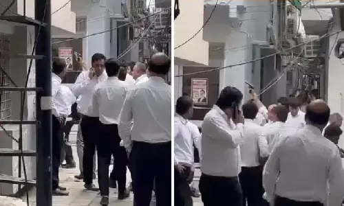 दिल्ली के तीस हजारी कोर्ट में वकीलों ने की फायरिंग! पहले झगड़ा हुआ और फिर गोलीबारी शुरू हो गई