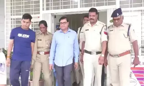 मध्यप्रदेश:झाबुआ SDM पर नाबालिग आदिवासी छात्राओं से यौन उत्पीड़न का आरोप! गिरफ्तार