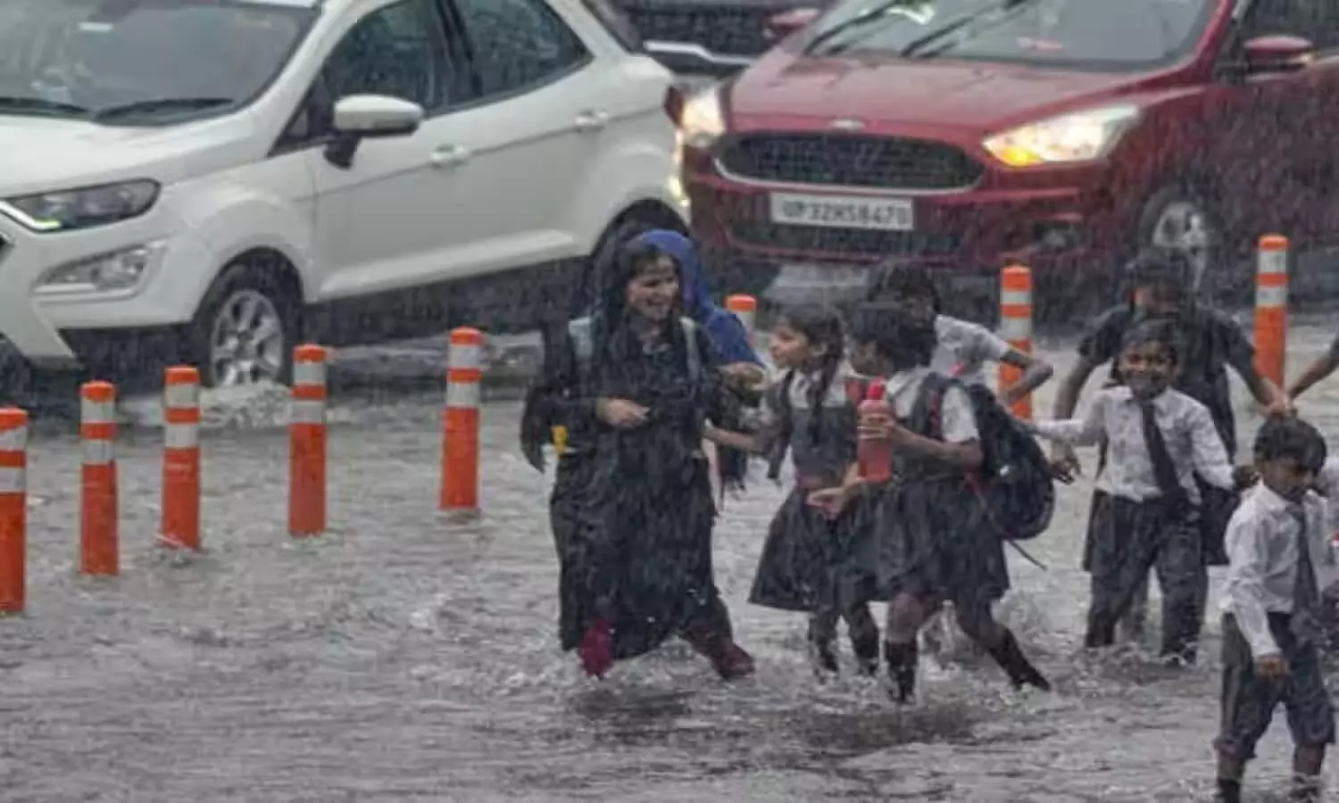 Delhi Schools Closed: राजधानी दिल्ली में भारी बारिश का कहर, सरकार ने दिए स्कूलों को बंद करने के आदेश