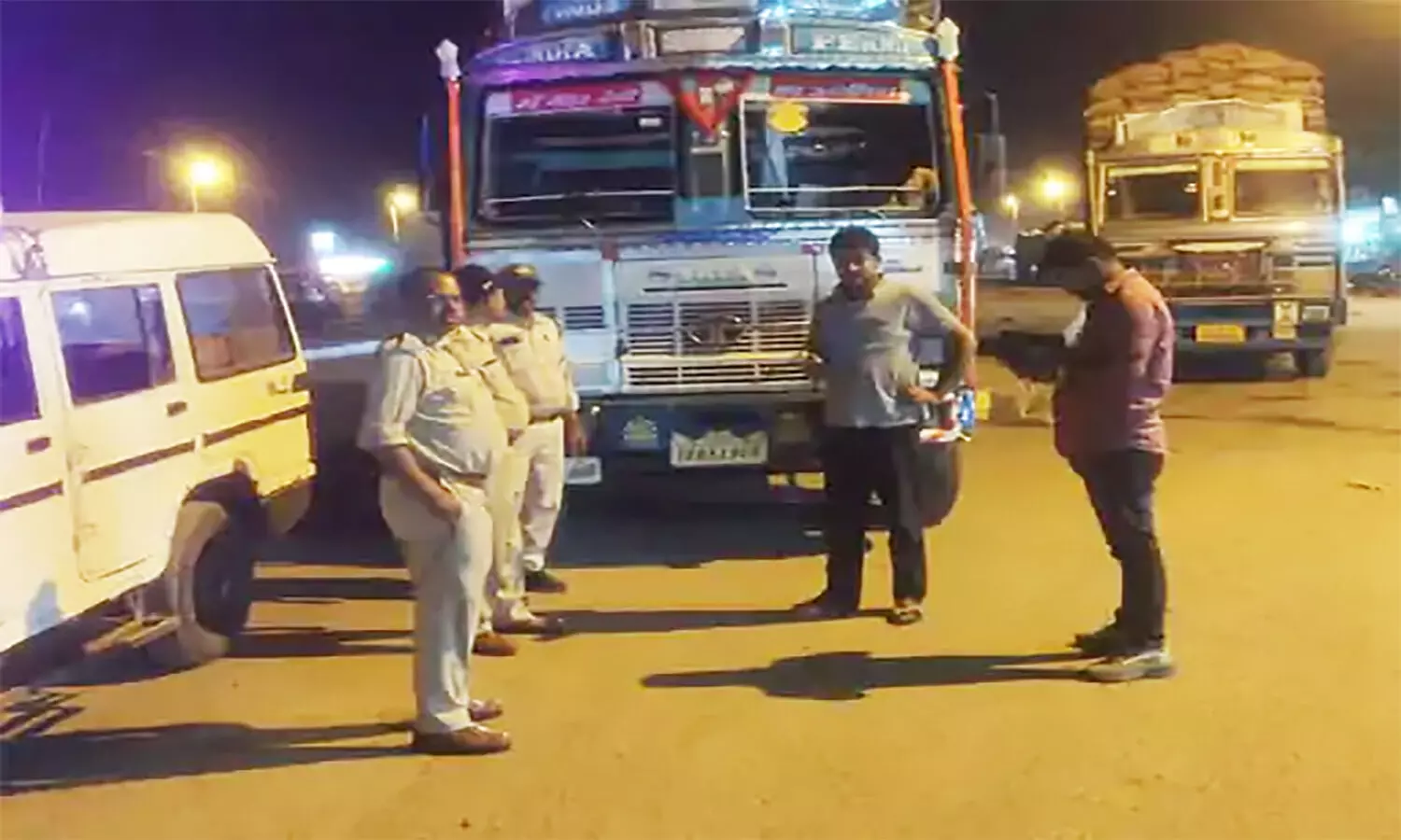 रीवा में ऑटो को ट्रक ने मारी पीछे से टक्कर, महिला की मौत, दो घायल