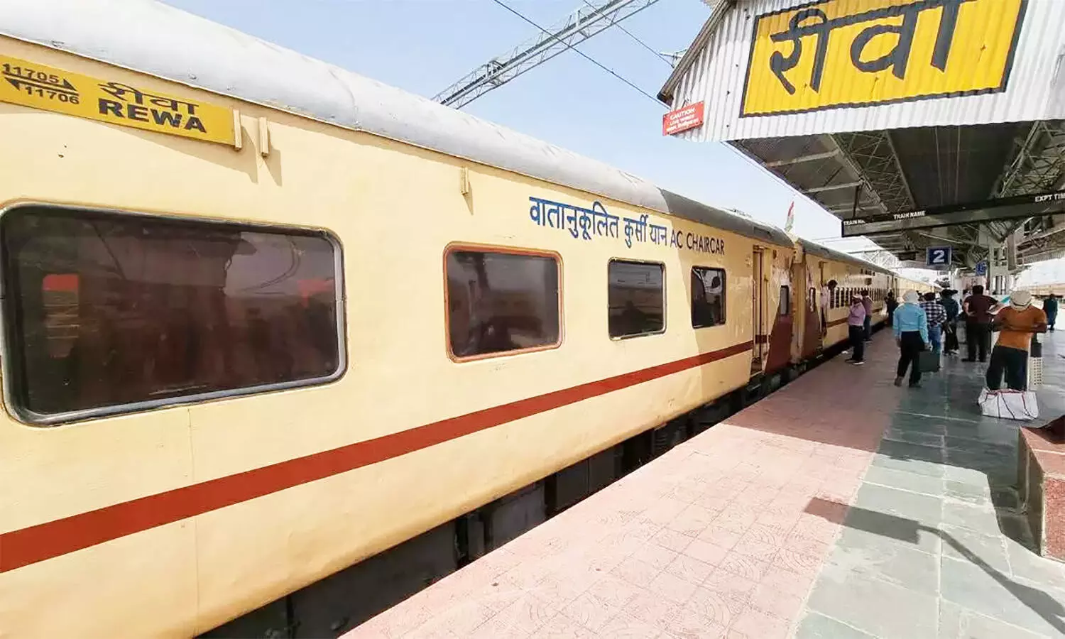 Railway News: रीवा की दो रेलगाड़ियों के ठहराव की अवधि इन स्टेशनों पर बढ़ी, यात्रियों को होगी सुविधा