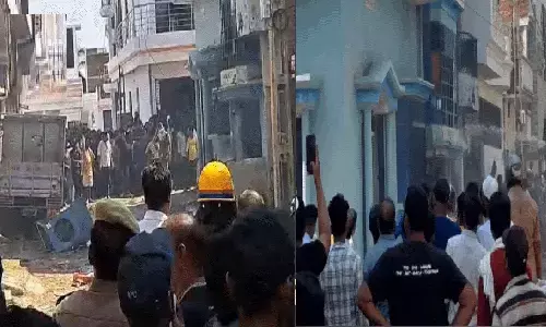 प्रयागराज में मां-बहन की हत्या, पिता, भाई, भतीजे पर जानलेवा हमला, मोहम्मद आरिफ ने घर में आग लगाई, पुलिस और लोगों पर तेजाब से भरी 250 बोतलें फेंकी