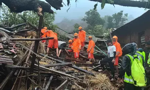 बड़ी खबर: महाराष्ट्र के रायगढ़ में भूस्खलन से पूरा गांव मलबे में दबा, 5 से 6 शव निकाले, 120 लोगों के फंसे होने की आशंका