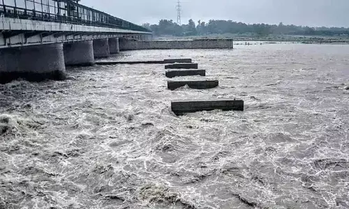 दिल्ली-NCR में फिर बाढ़ का खतरा! हथिनी कुंड बैराज से छोड़ा गया 2 लाख क्यूसेक पानी, HIGH ALERT जारी