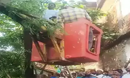 रीवा में नगर निगम के आउटसोर्स कर्मचारी को स्ट्रीट लाइट सुधारते समय लगा करंट का झटका, हो गई मौत