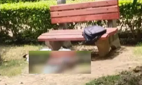 Delhi Murder Case Today: दिल्ली में कॉलेज के बाहर लड़की पर रॉड से हमला कर मार डाला! Delhi Murder Case Today: दिल्ली में कॉलेज के बाहर लड़की पर रॉड से हमला कर मार डाला!