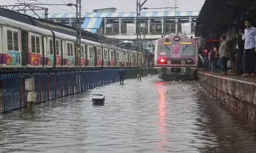 Mumbai Local Train News