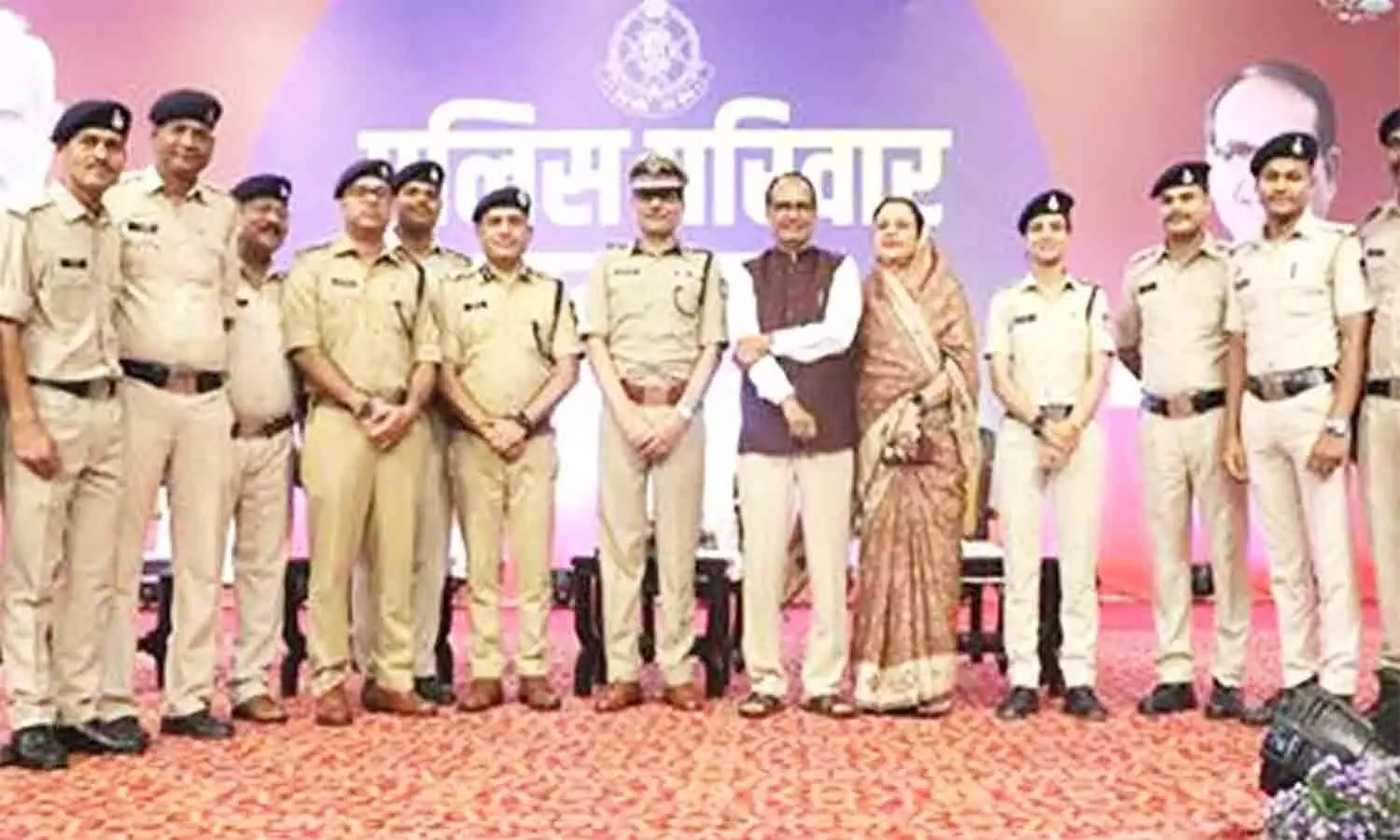 MP CM Announcement: एमपी के पुलिसकर्मियों को सीएम शिवराज ने दी सौगात, साप्ताहिक अवकाश के साथ ही मिलेगा अब यह लाभ