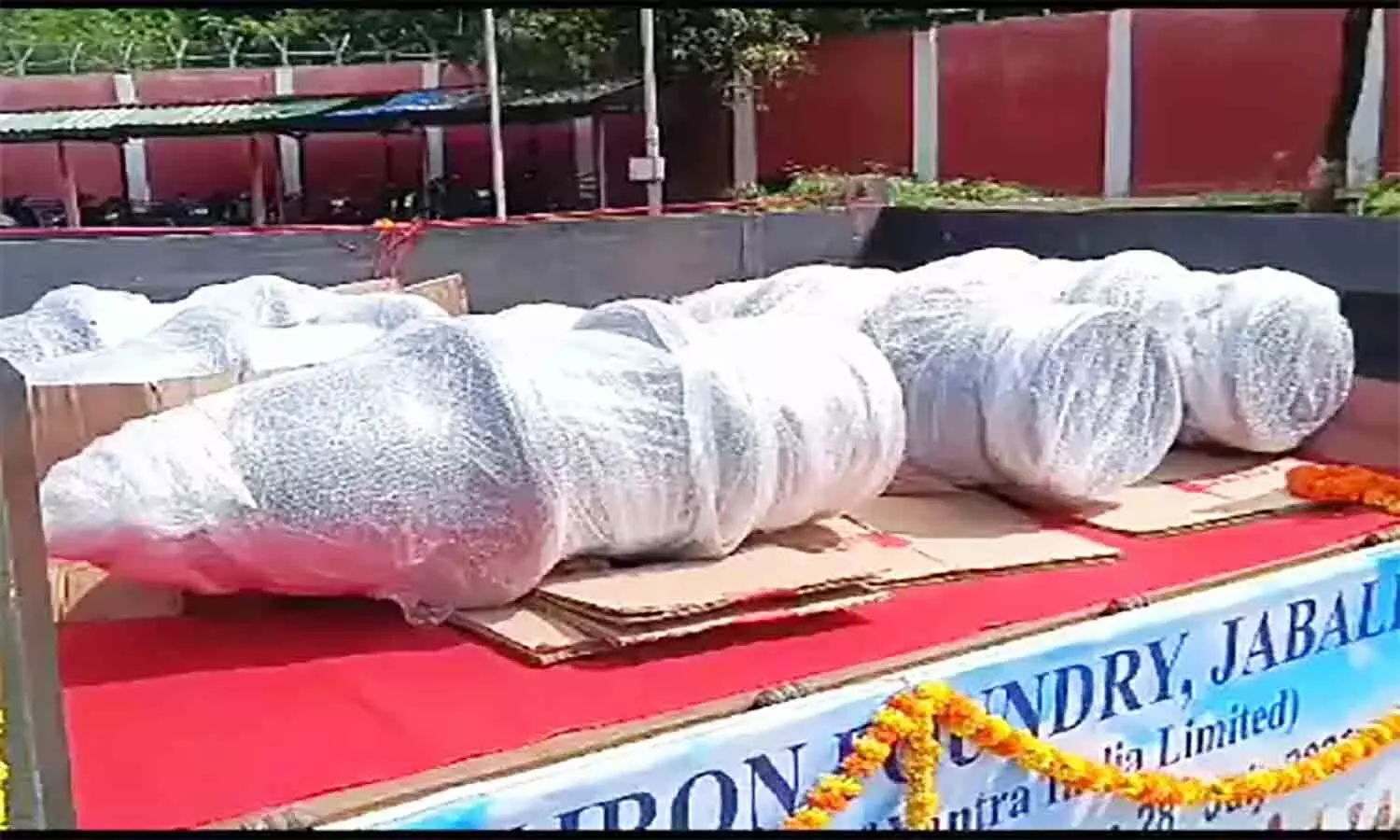 MP Thousand Pounder Bomb: एमपी की जबलपुर जीआईएफ ने बनाई थाउजेंड पाउंडर बम की बॉडी, एक वार से ही उड़ जाएगी समूची इमारत व एयरपोर्ट