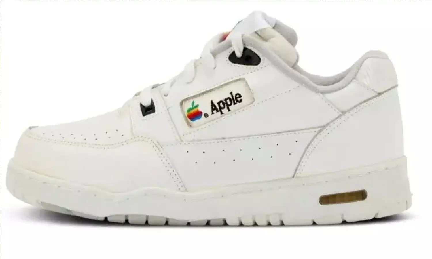 कभी जूते बनाती थी एप्पल, नीलाम हो रहे Apple Shoe की कीमत जानकर चकरा जाएंगे
