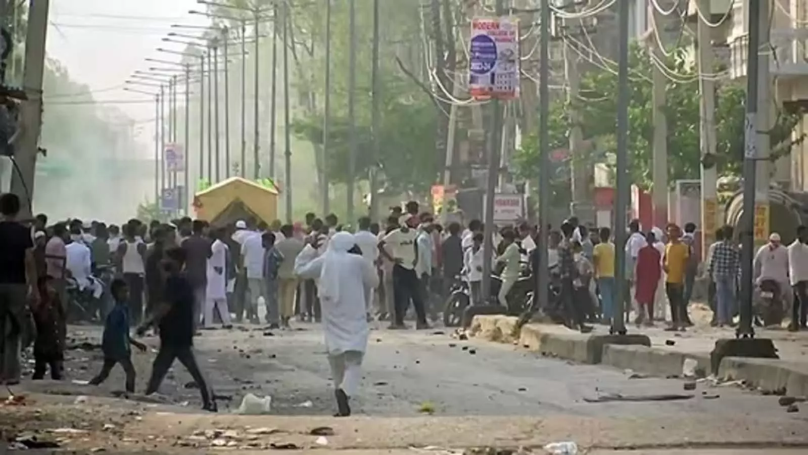 Haryana Violence: नूंह छावनी में तब्दील, CRPF की 16  कंपनियां घटनास्थल पर, कई जिलों में लगी धारा 144, यहां स्कूल किये गए बंद!