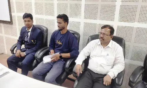 रीवा के युवक ने अनूठे अंदाज में मनाया अपना जन्मदिन, देहदान का दस्तावेज सौंप बन गए युवा दधीच