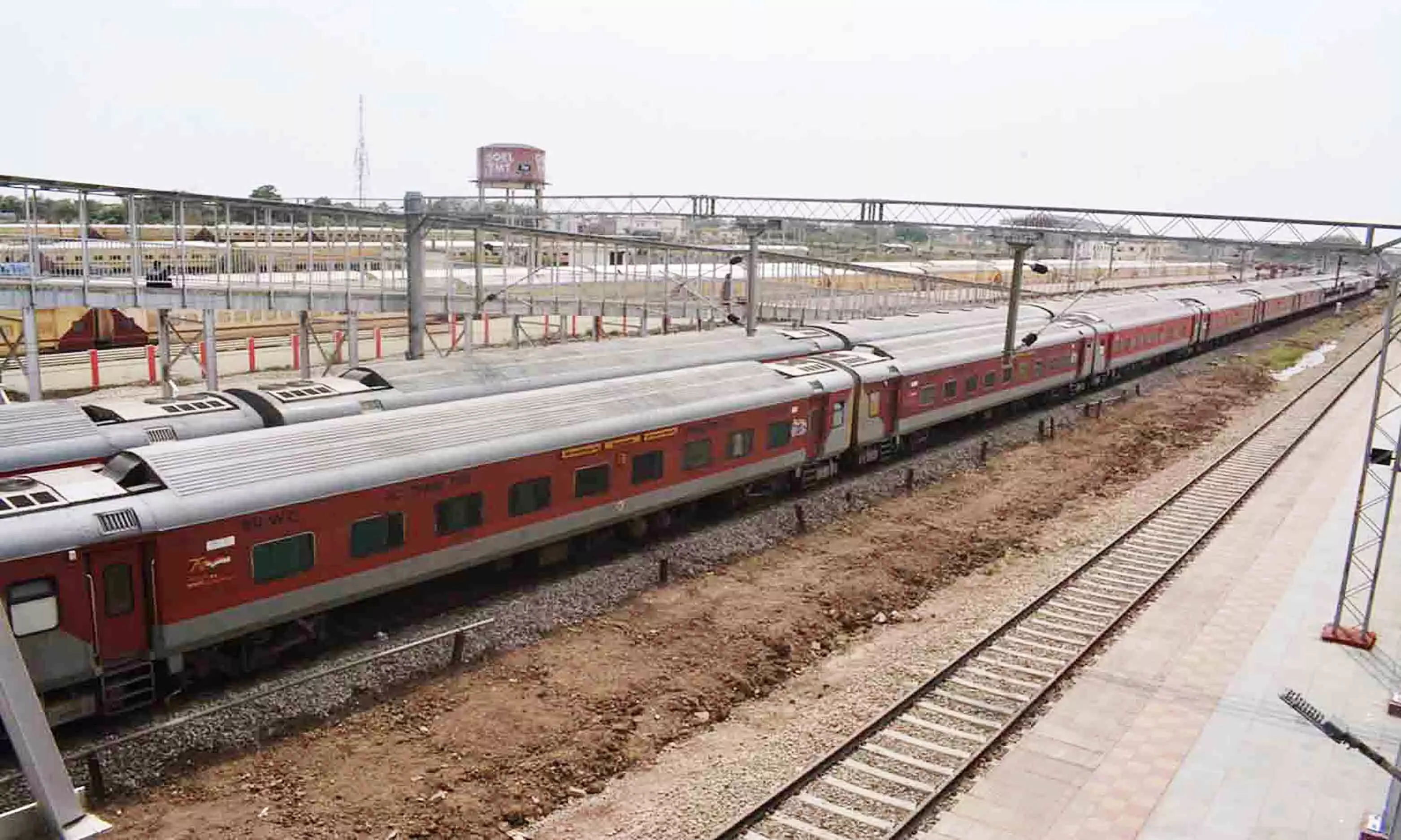 रीवा रेलवे स्टेशन से चलने वाली 8 ट्रेनें रहेंगी रद्द, 1 शार्ट टर्मिनेट