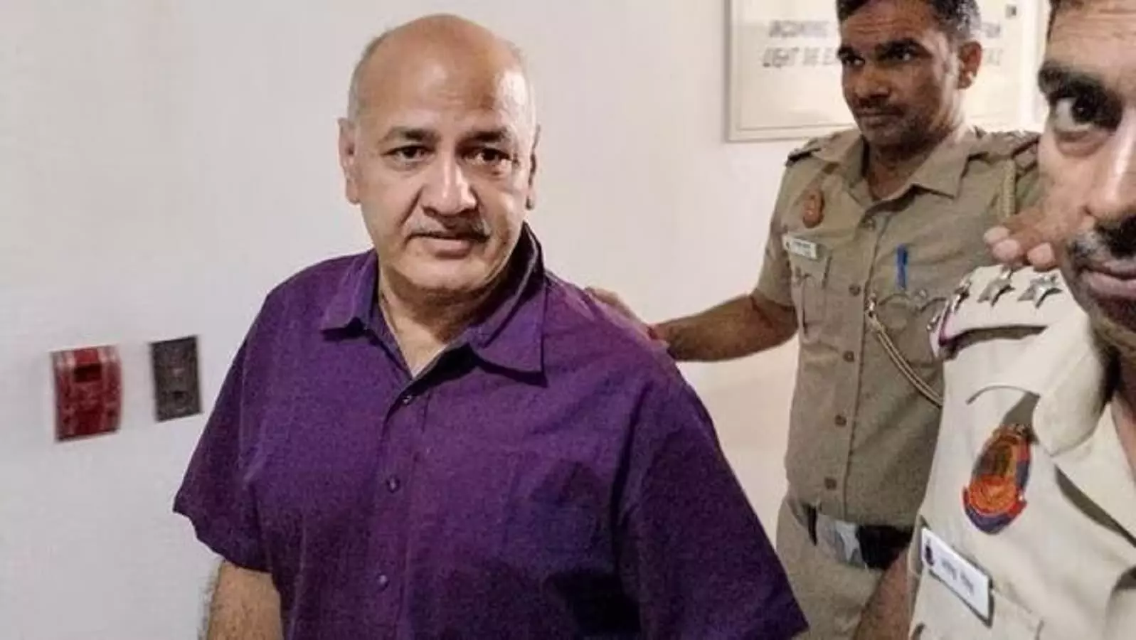 Manish Sisodia की बढ़ी मुश्किलें, SC ने अंतरिम जमानत याचिका पर सुनवाई टाली