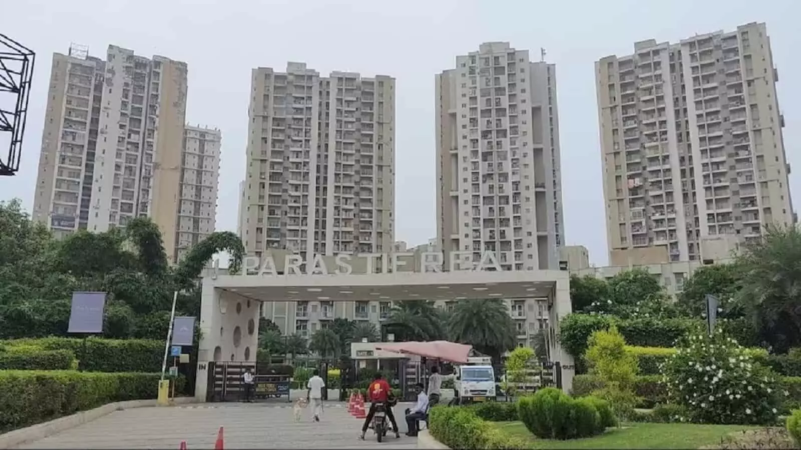 नोएडा में लिफ्ट गिरने से महिला की मौत, 8 के खिलाफ FIR दर्ज