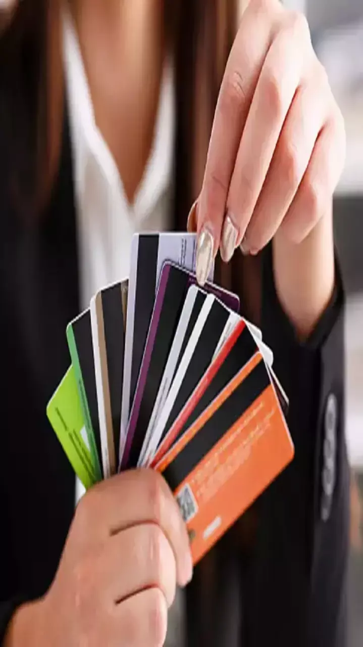 क्‍लासिक, गोल्‍ड या प्‍लैटि‍नम डेबिट कार्ड, जानें इनके बेनिफिट्स