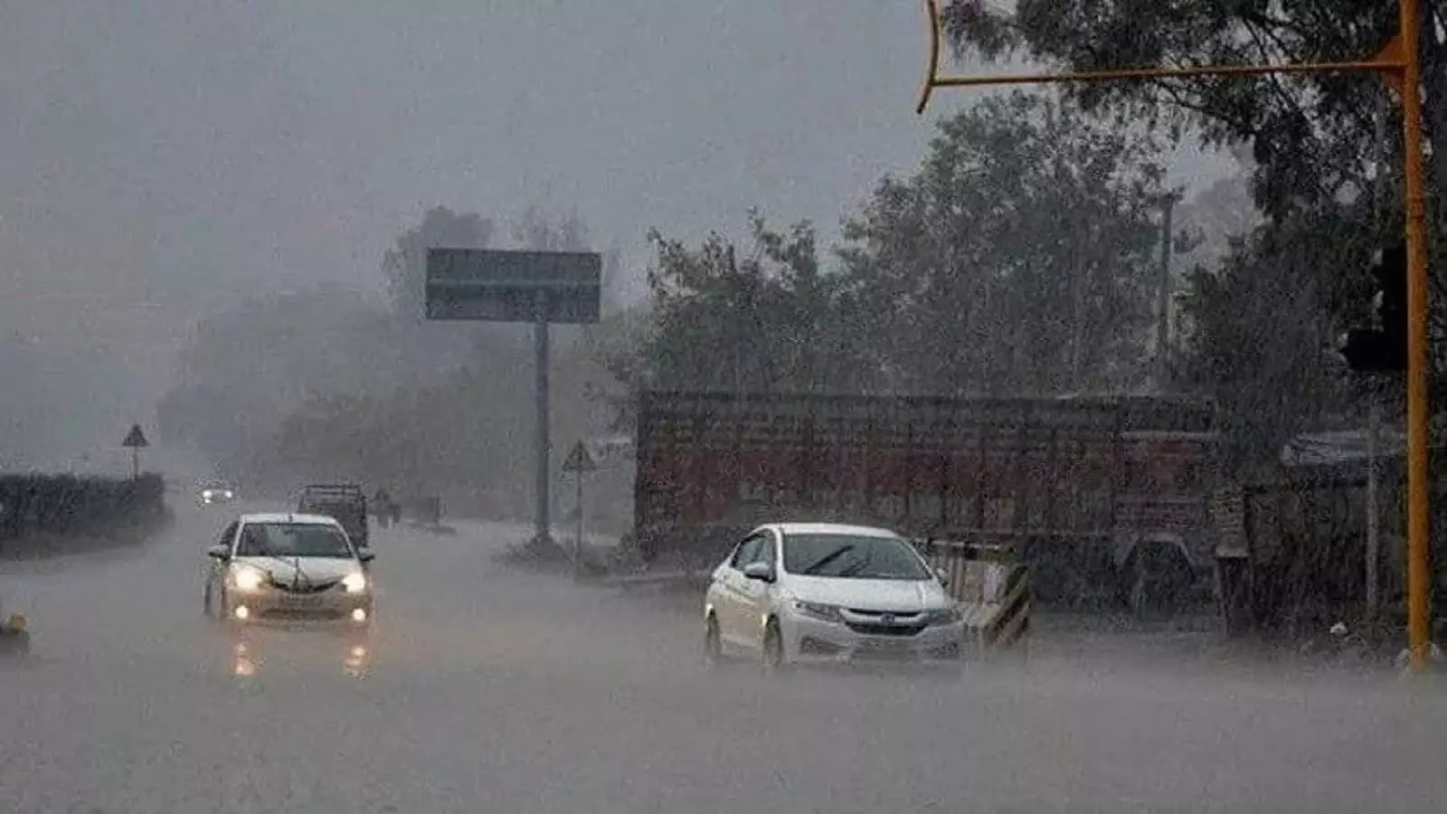 Delhi Weather Forecast: दिल्ली में फिर होगी झमाझम बारिशम, जानें मौसम पूर्व अनुमान