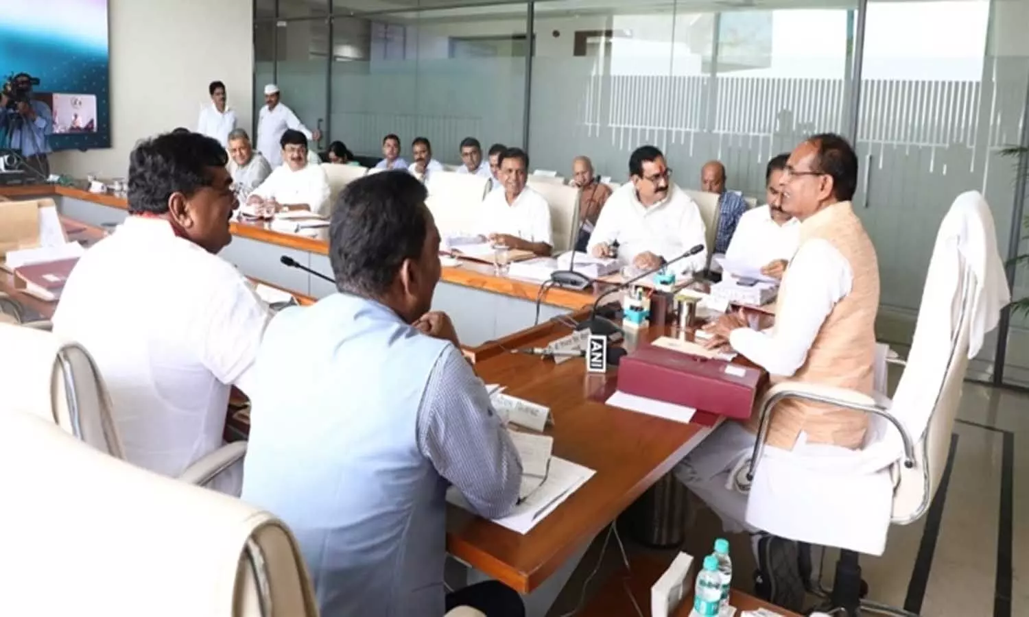 MP Cabinet Meeting: अब किसानों को एमपी सरकार देगी 6 हजार रुपए, पंचायत सचिवों को मिलेगा सातवां वेतनमान