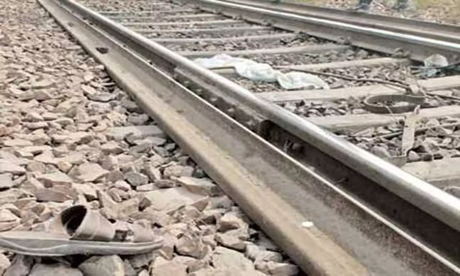 रीवा के तिघरा रेलवे ट्रैक में मिला युवक का क्षत विक्षत शव, रेवांचल एक्सप्रेस से गिरने की आशंका