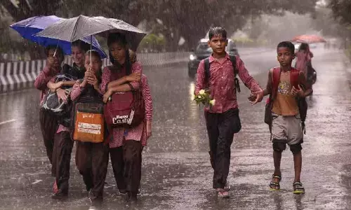 Chennai School Holiday: चेन्नई में भारी बारिश से बाढ़ जैसे हालात, स्कूलों में छुट्टी को लेटेस्ट UPDATE Chennai School Holiday: चेन्नई में भारी बारिश से बाढ़ जैसे हालात, स्कूलों में छुट्टी को लेटेस्ट UPDATE