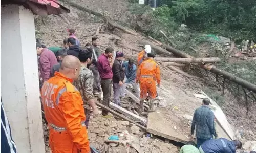 बड़ी खबर: शिमला में भूस्खलन की चपेट में आया शिव मंदिर, 9 की मौत
