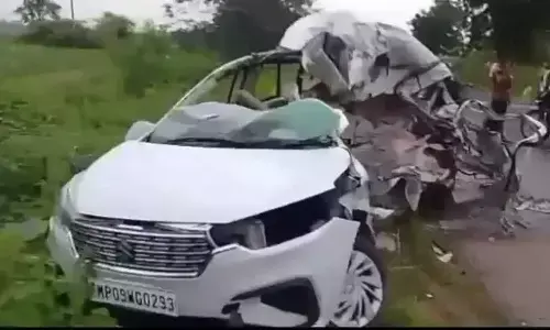 Khandwa Accident: एमपी के खंडवा में दर्दनाक सड़क हादसा, ट्रक और कार की टक्कर में 5 लोगों की मौत