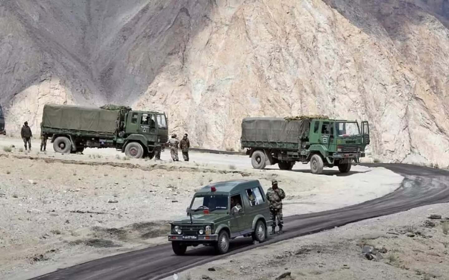 लद्दाख: खाई में गिरा आर्मी का वाहन, 9 सैनिको की गई जान,  राष्ट्रपति- पीएम ने व्यक्त किया दुख