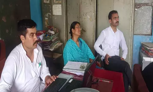 Lokayukta Action: एमपी में सीएम राइज स्कूल के पीटीआई 5 हजार रुपए रिश्वत लेते पकड़े गए, यह है मामला Lokayukta Action: एमपी में सीएम राइज स्कूल के पीटीआई 5 हजार रुपए रिश्वत लेते पकड़े गए, यह है मामला