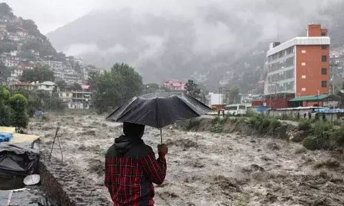 उत्तराखंड भारी बारिश से तबाही, 8 जिलों में भारी बारिश का ऑरेंज अलर्ट, इन जिलों में बंद रहेंगे स्कूल