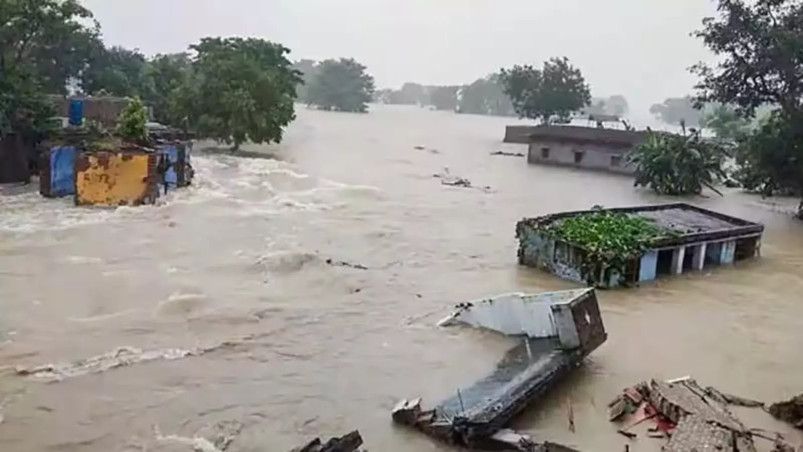 पंजाब में तूफान तो असम में बाढ़ से हाहाकार! स्कूलों में छुट्टी को लेकर अपडेट