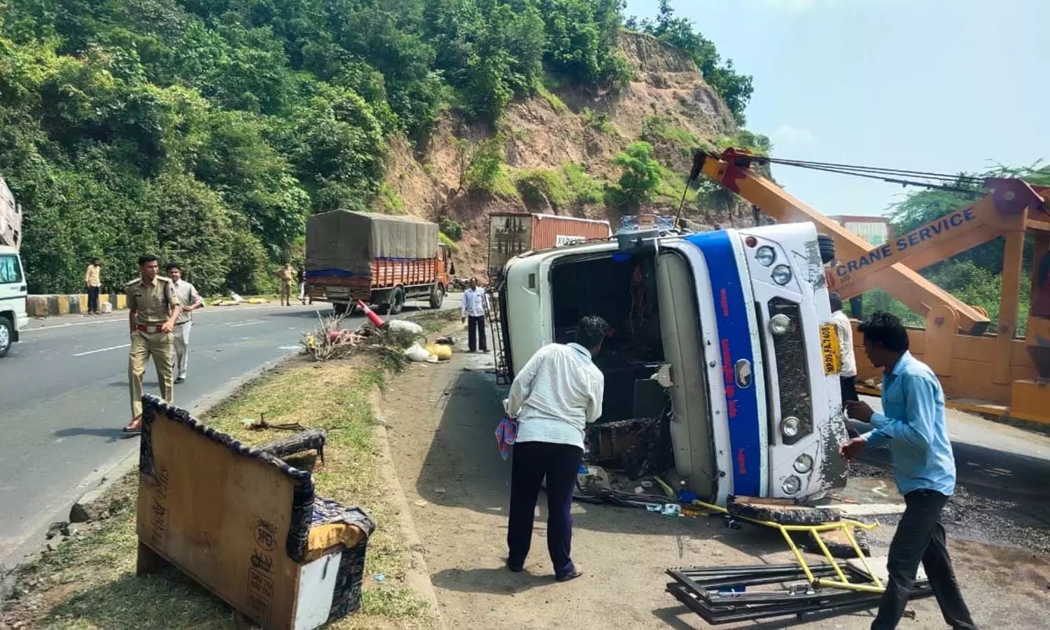 एमपी के बड़वानी में हादसाः बस को ट्रक ने मारी टक्कर, 1 की मौत, 31 यात्री घायल