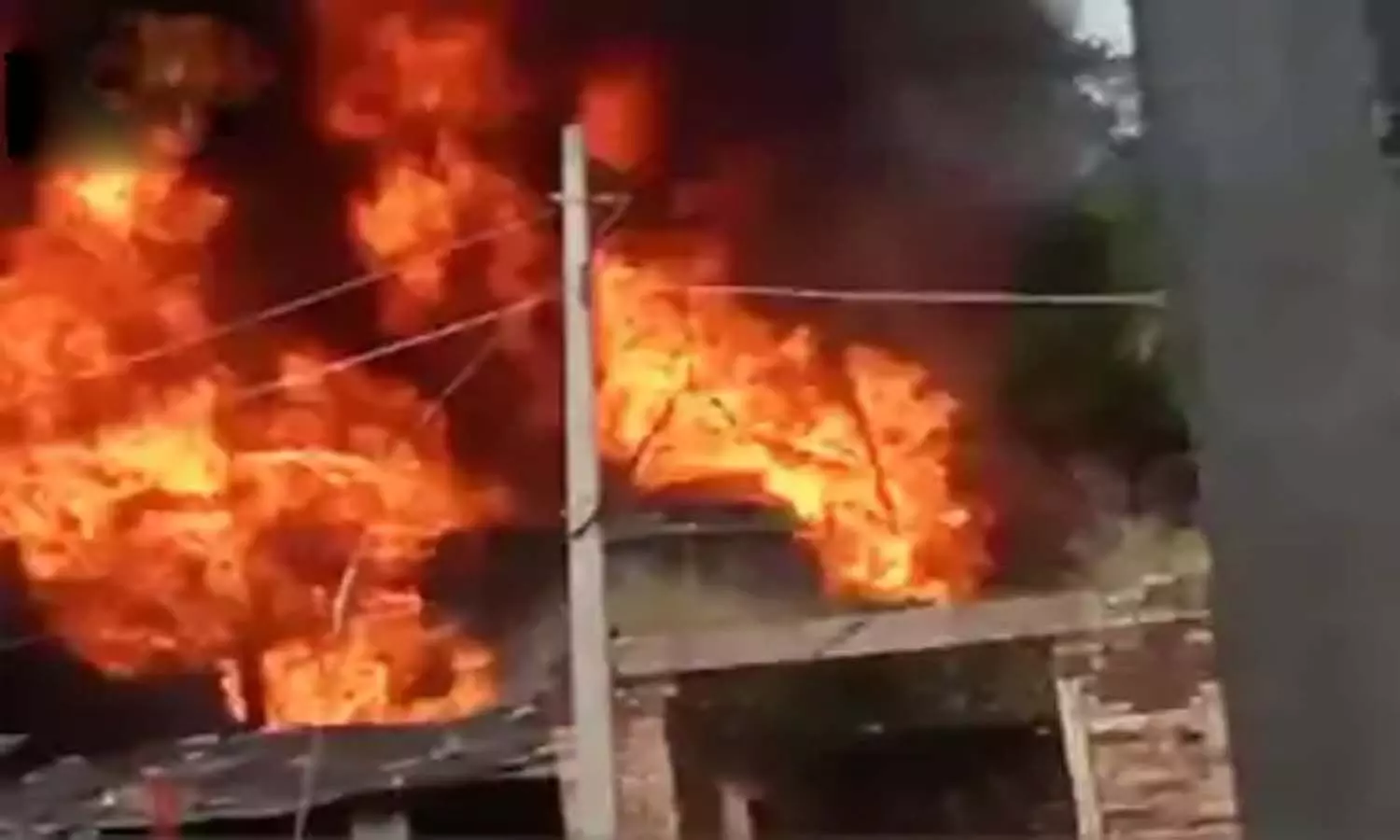 एमपी के शिवपुरी में ब्लास्ट हो गए आधा दर्जन से अधिक एलपीजी सिलेंडर, दहशत में रहे लोग