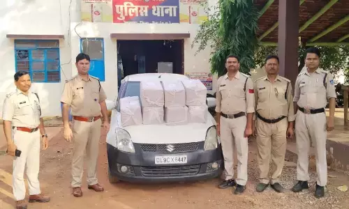 रीवा की बैकुण्ठपुर पुलिस ने पकड़ी कार में लोड डेढ़ लाख रुपए की नशीली सिरप रीवा की बैकुण्ठपुर पुलिस ने पकड़ी कार में लोड डेढ़ लाख रुपए की नशीली सिरप