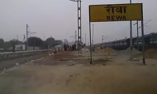 Rewa Railway Station: रीवा रेलवे स्टेशन में प्लेटफार्म क्रमांक 4 व 5 का कार्य मार्च 2024 तक पूरा करने का लक्ष्य, यात्रियों को मिलेंगी बेहतर सुविधाएं Rewa Railway Station: रीवा रेलवे स्टेशन में प्लेटफार्म क्रमांक 4 व 5 का कार्य मार्च 2024 तक पूरा करने का लक्ष्य, यात्रियों को मिलेंगी बेहतर सुविधाएं
