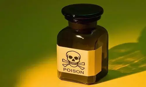 एमपी के इंदौर में मासूम बेटों को जहर खिलाने के बाद पिता ने खुद भी खाया, एक की मौत, दूसरा गंभीर