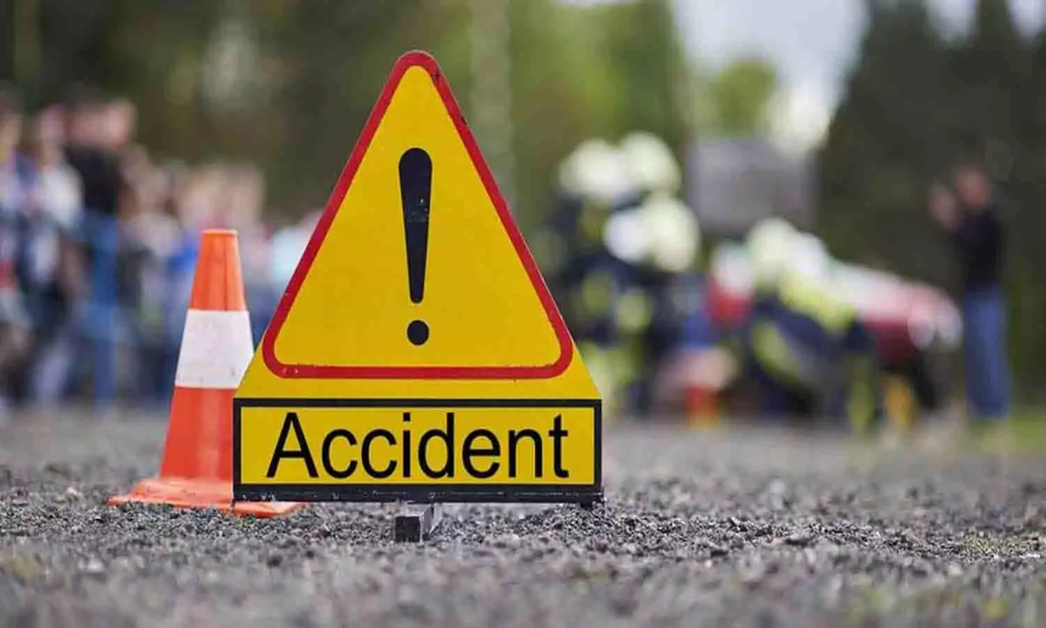 Mauganj Car Accident News: पेड़ से टकराई कार, 4 सगी बहनो की हुई ऐसी हालत...
