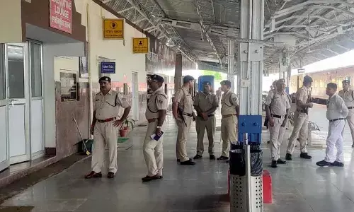 रीवा रेलवे स्टेशन में आरपीएफ व पुलिस बल की रही पैनी नजर, यह है मामला रीवा रेलवे स्टेशन में आरपीएफ व पुलिस बल की रही पैनी नजर, यह है मामला
