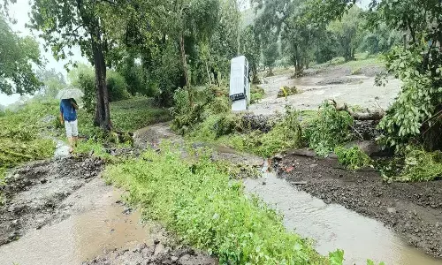 एमपी के झाबुआ में तालाब फूट जाने से बह गए 8 लोग, 2 शव बरामद