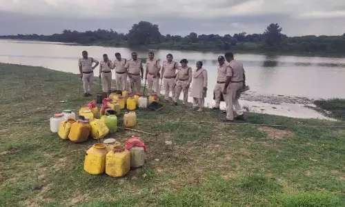 रीवा जिले के चाकघाट वृत्त में आबकारी विभाग की कार्रवाई, 28 क्विंटल लाहन व 34 लीटर कच्ची शराब जब्त