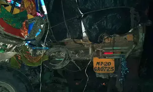 जबलपुर-रीवा नेशनल हाईवे पर दर्दनाक हादसाः एक ट्रक दूसरे से जा टकराया, 4 लोगों की मौत जबलपुर-रीवा नेशनल हाईवे पर दर्दनाक हादसाः एक ट्रक दूसरे से जा टकराया, 4 लोगों की मौत
