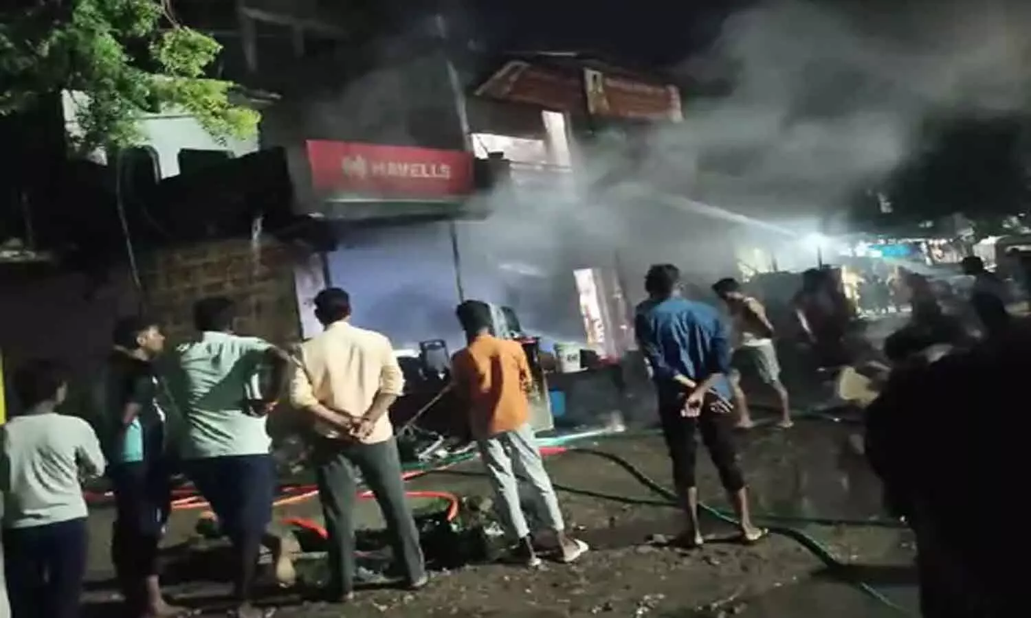 रीवा जिले के इलेक्ट्रॉनिक शोरूम में भड़की आग, धू-धूकर जल गया सामान, लाखों का हुआ नुकसान