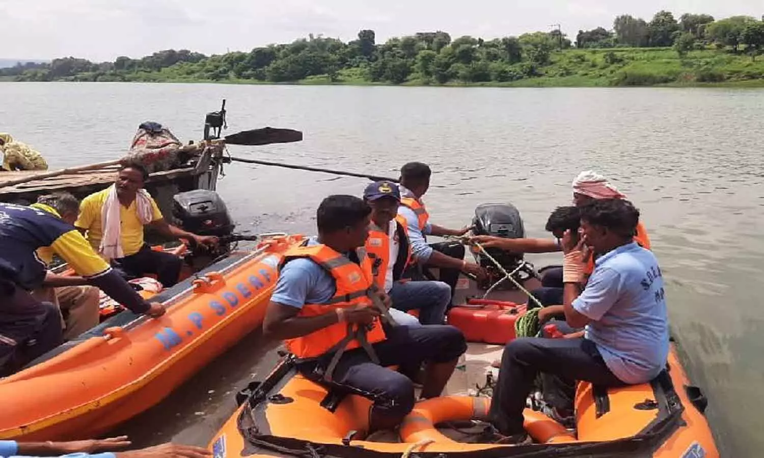 रीवा जिले की टमस नदी में मां ने दो मासूम बच्चियों के साथ लगाई छलांग, महिला का शव बरामद