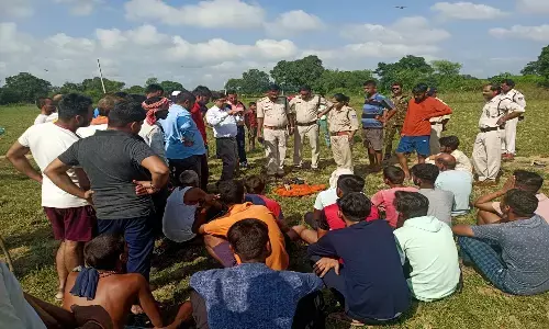 एमपी के सतना जिले में मूर्ति फेंकने पर हंगामा, मौके पर पहुंची तीन थानों की पुलिस