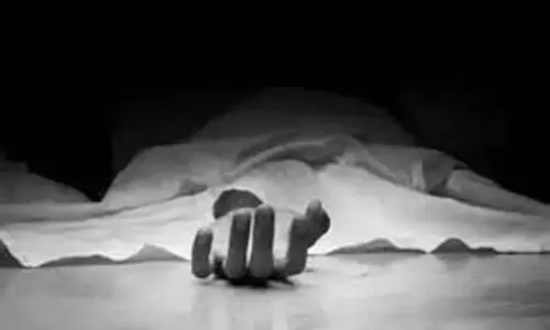 एमपी में आंख पर पट्टी बांधकर चौथी मंजिल से कूद गई छात्रा, सुसाइड नोट में यह लिखा एमपी में आंख पर पट्टी बांधकर चौथी मंजिल से कूद गई छात्रा, सुसाइड नोट में यह लिखा