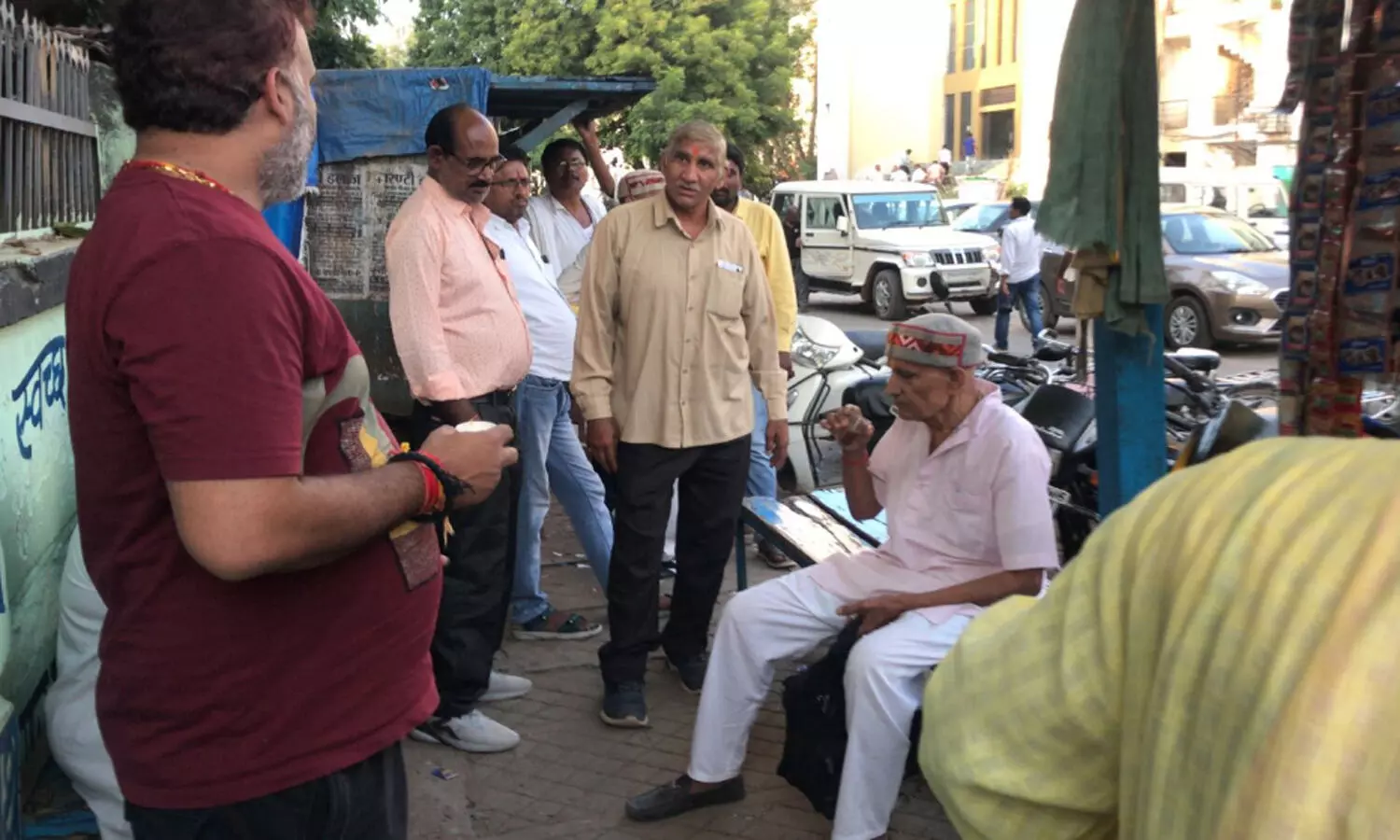 रीवा में सेवानिवृत्त कर्मचारी का 50 हजार रुपये से भरा बैग लेकर भागे बदमाश, स्थानीय लोगों ने मंसूबे पर फेर दिया पानी