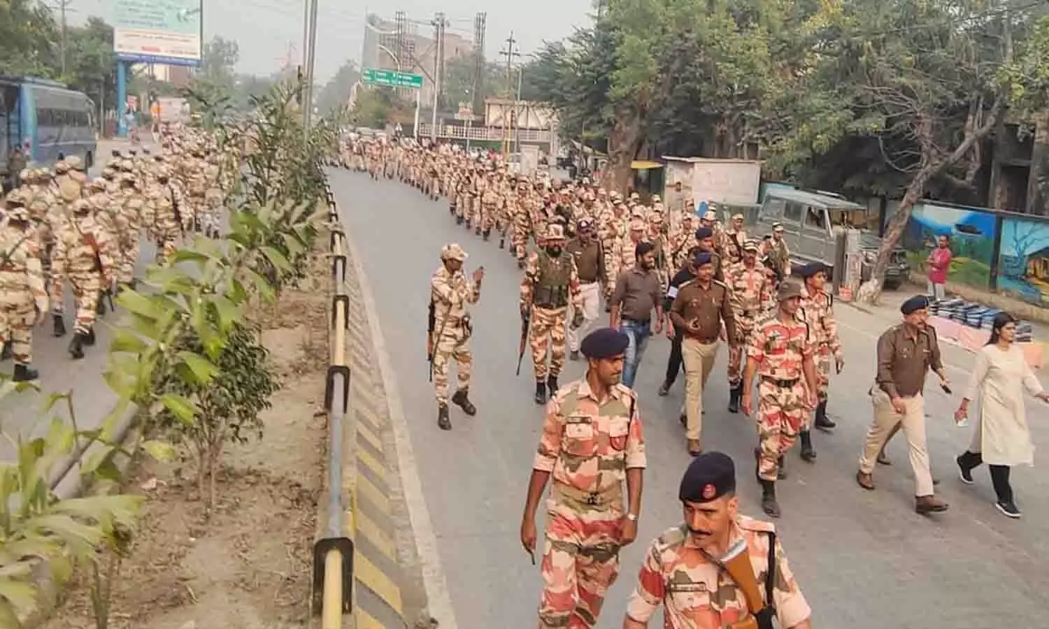 अर्द्धसैनिक बलों तथा पुलिस बल ने रीवा शहर में किया फ्लैग मार्च अर्द्धसैनिक बलों तथा पुलिस बल ने रीवा शहर में किया फ्लैग मार्च