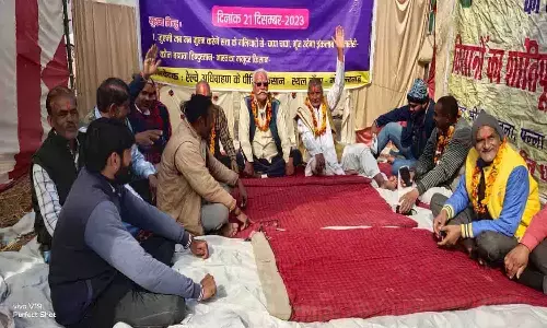 रीवा-सीधी-सिगरौली-सतना-ललितपुर रेल परियोजना में भूमि अधिगृहित के मुआवजा को लेकर किसानो का आमरण अनशन शुरू